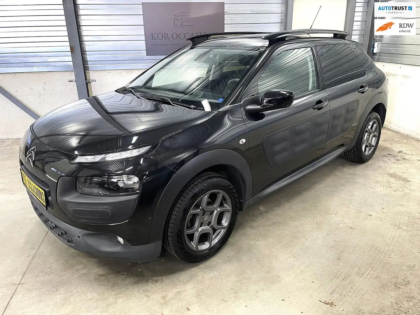Citroen C4 Cactus 1.2 PureTech Shine 1ste eigenaar panodak dealer on Noir - 1