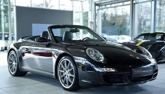 Porsche 997 view 4