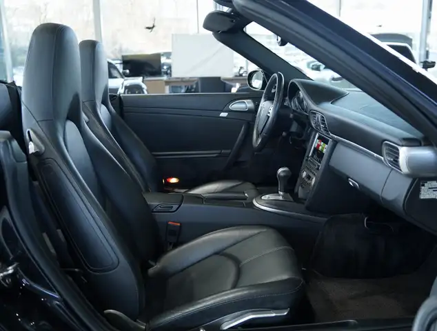 Porsche 997 view 7