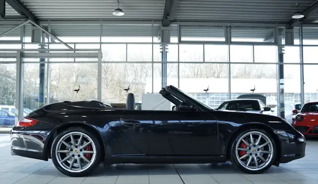 Porsche 997 view 6