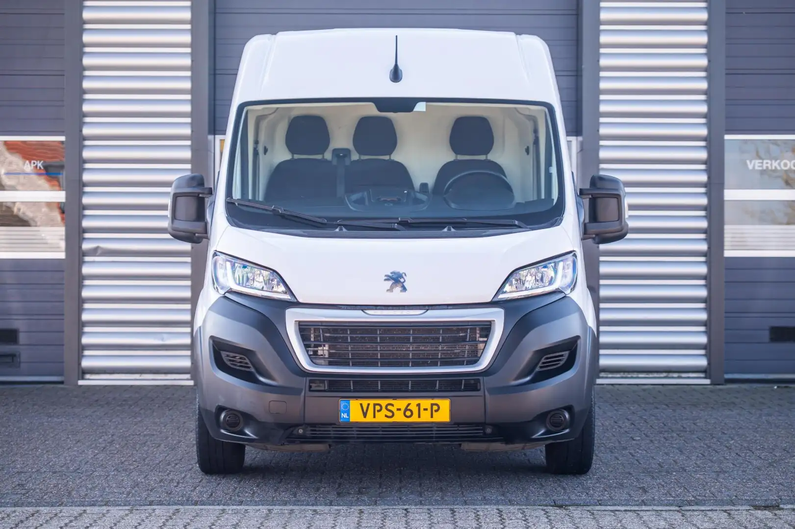 Peugeot Boxer 330 2.2 BlueHDi 120 L2H2 Premium Weiß - 2