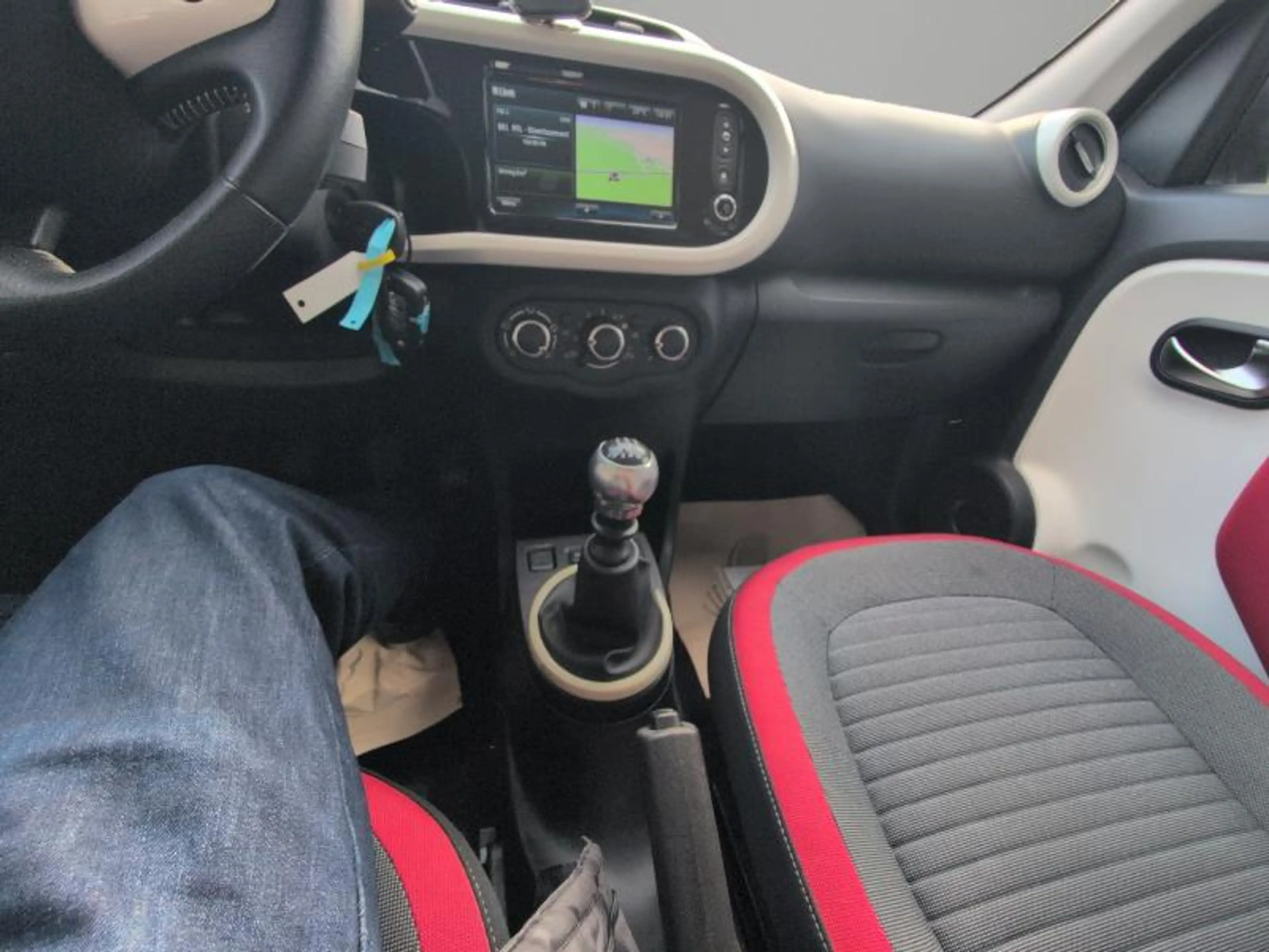 Renault Twingo 0.9TCe 90cv Blanc 01/15 Airco GPS Camera Cruise — photo 13