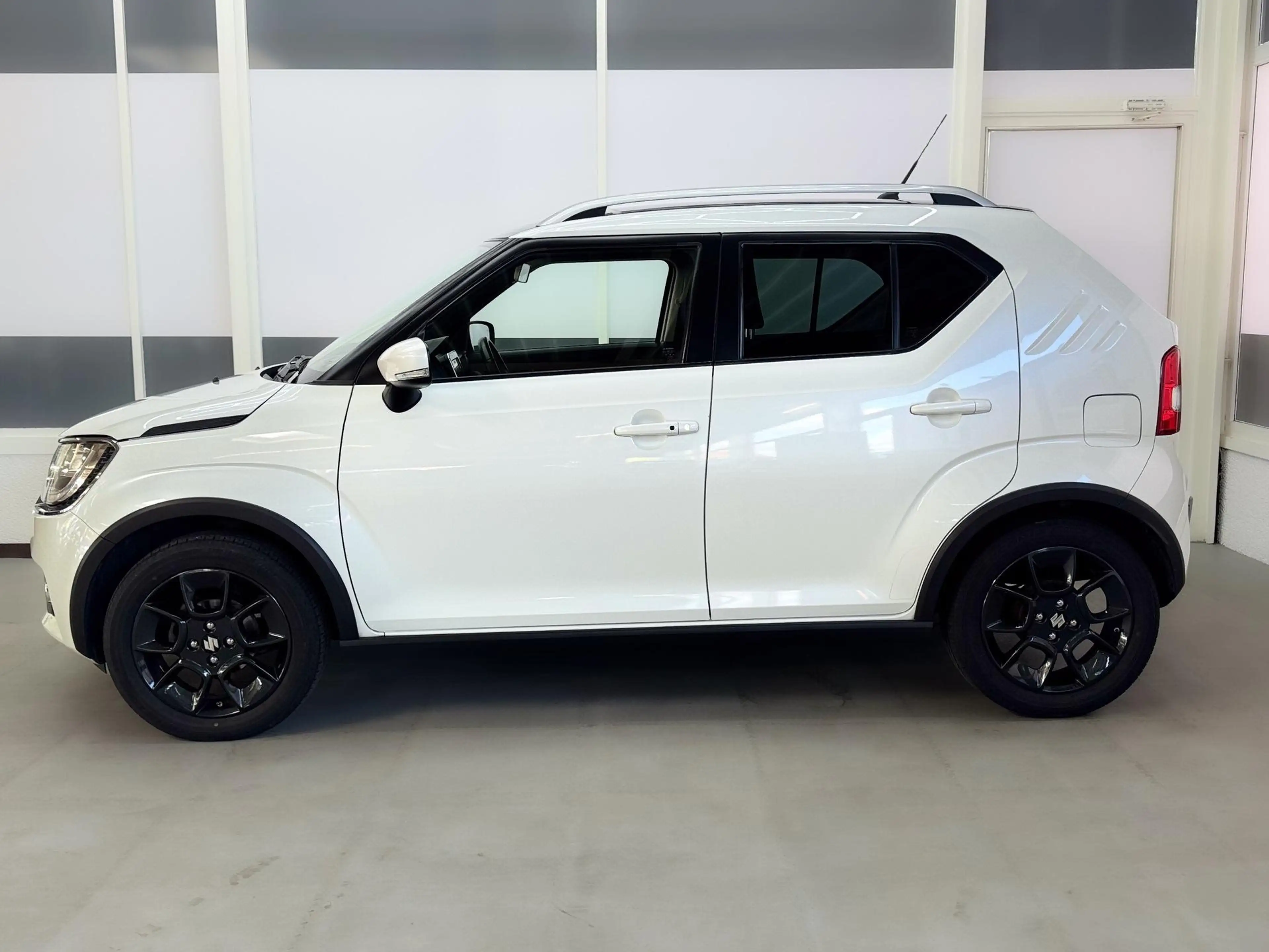 Suzuki Ignis COMFORT PLUS AUT SHZ NAVI RFK 1.2 SHVS AUT 66kW... — photo 3