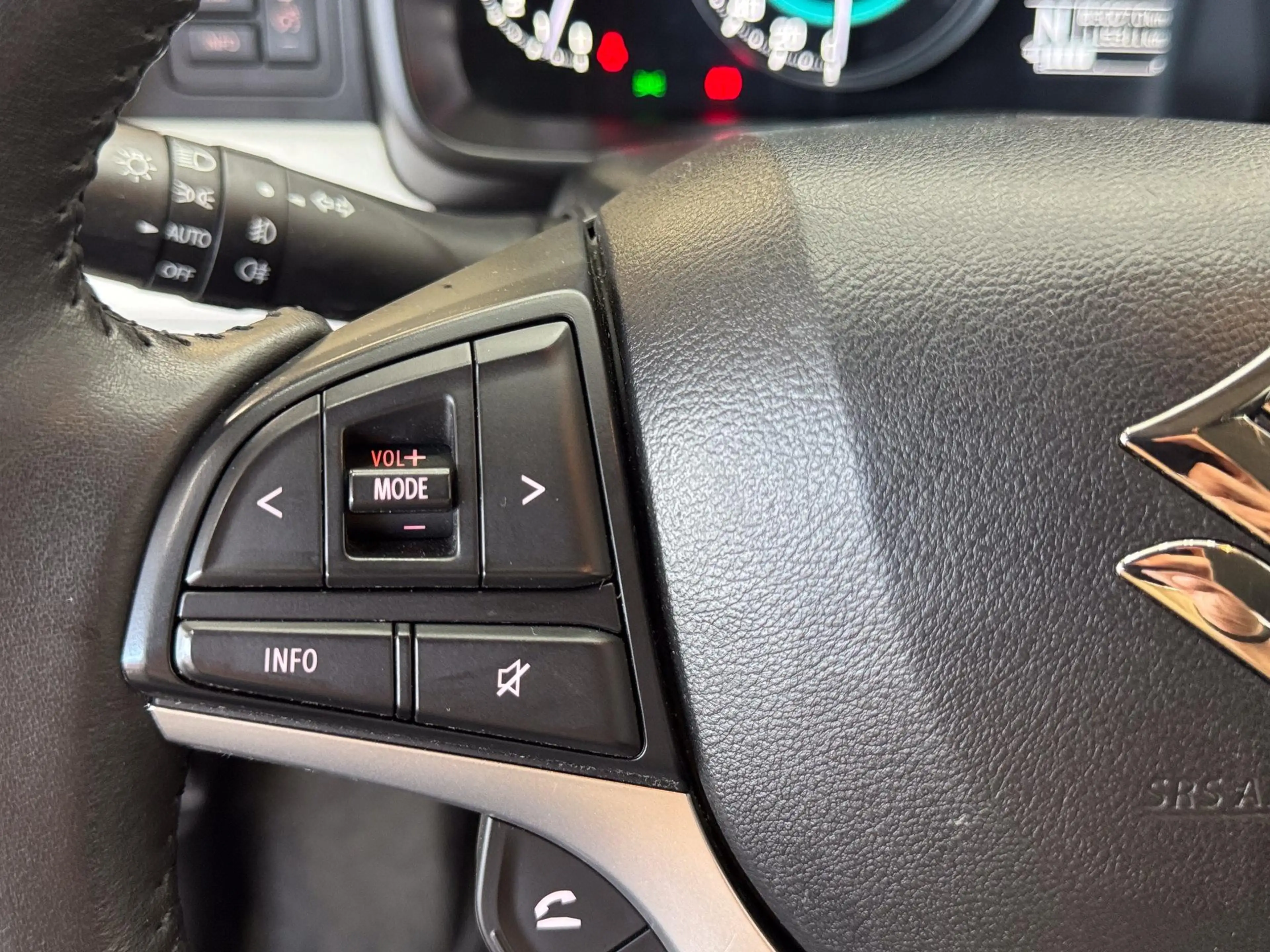Suzuki Ignis COMFORT PLUS AUT SHZ NAVI RFK 1.2 SHVS AUT 66kW... — photo 14