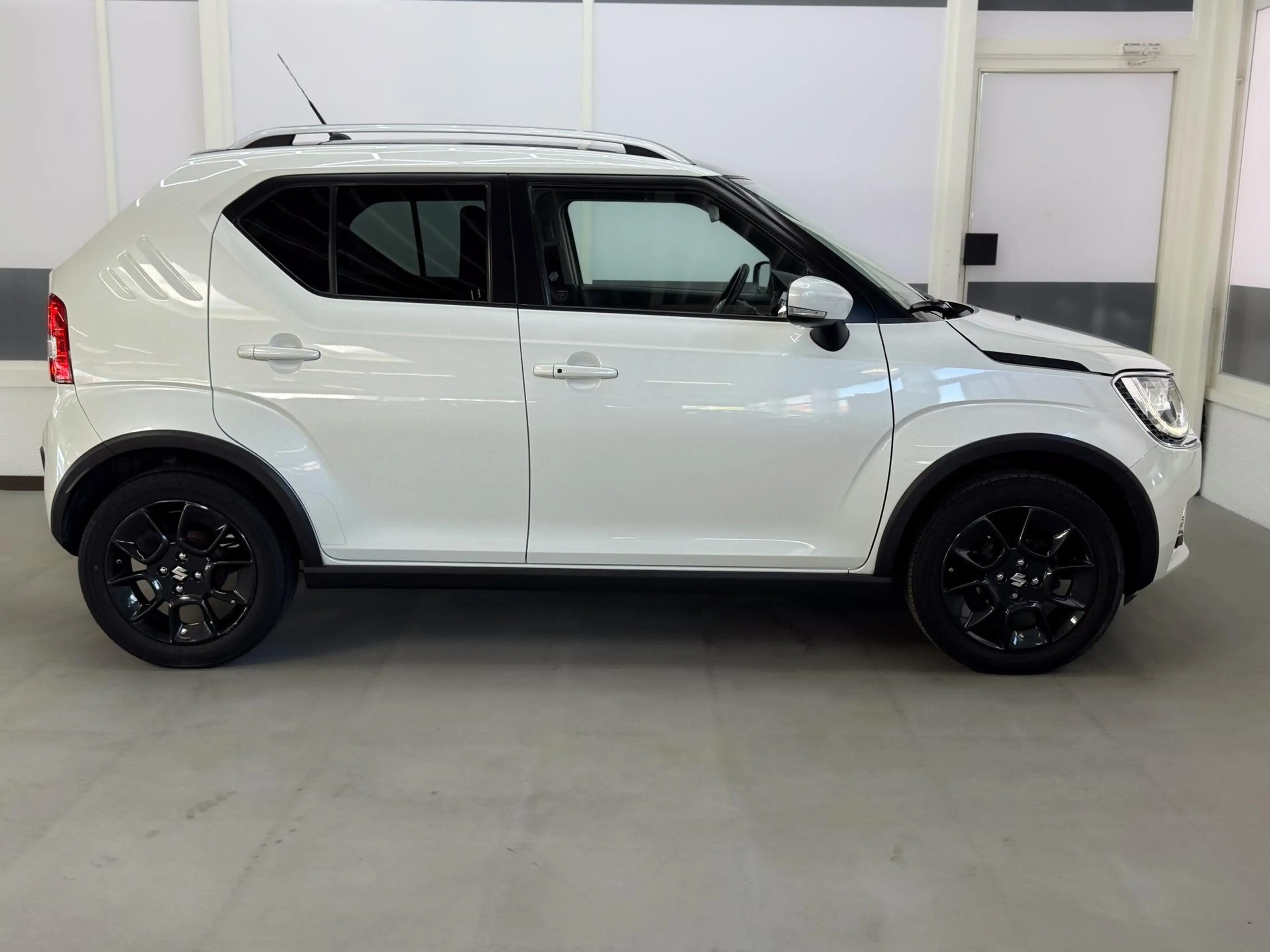 Suzuki Ignis COMFORT PLUS AUT SHZ NAVI RFK 1.2 SHVS AUT 66kW... — photo 4