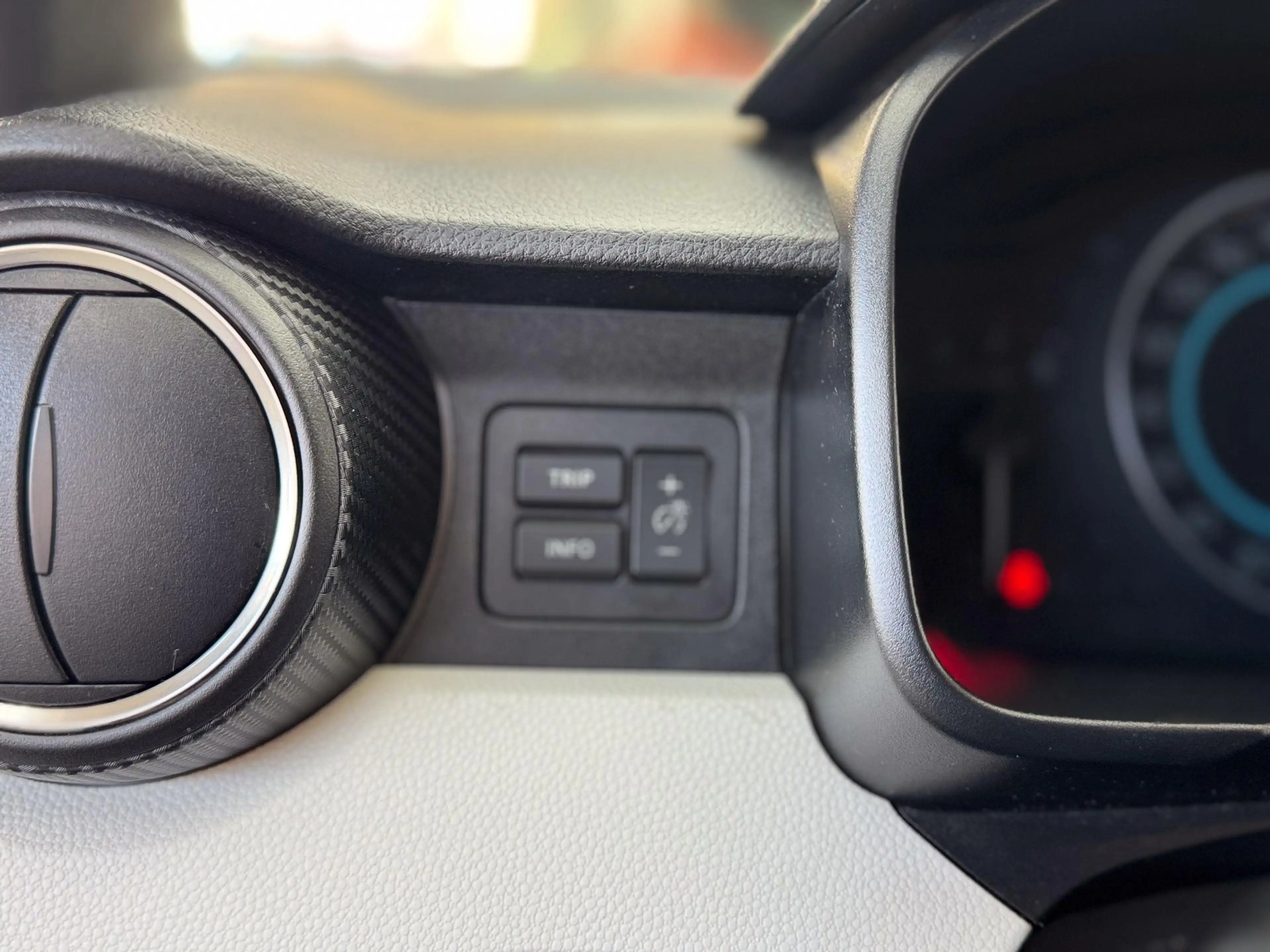 Suzuki Ignis COMFORT PLUS AUT SHZ NAVI RFK 1.2 SHVS AUT 66kW... — photo 13