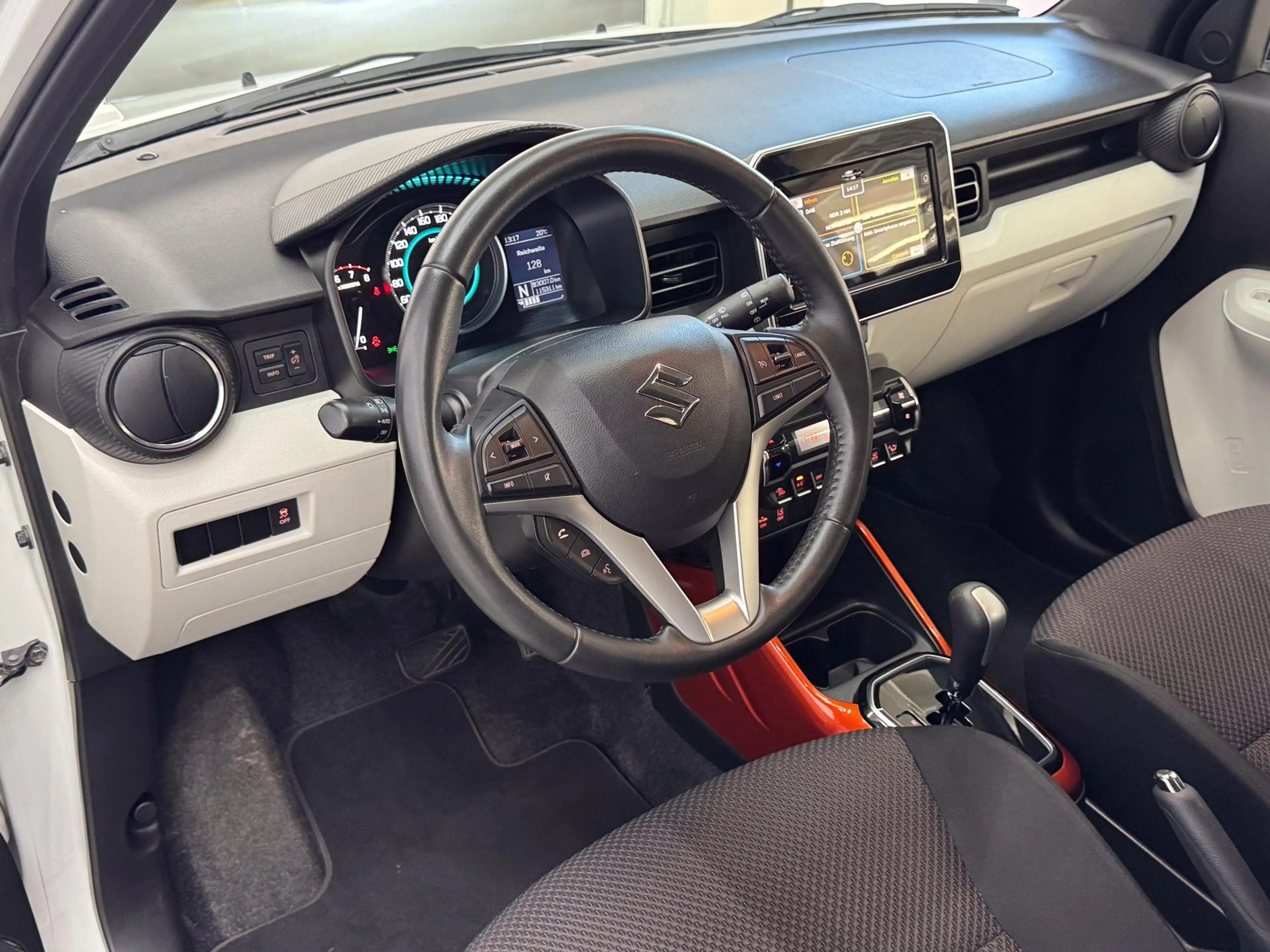 Suzuki Ignis COMFORT PLUS AUT SHZ NAVI RFK 1.2 SHVS AUT 66kW... — photo 9