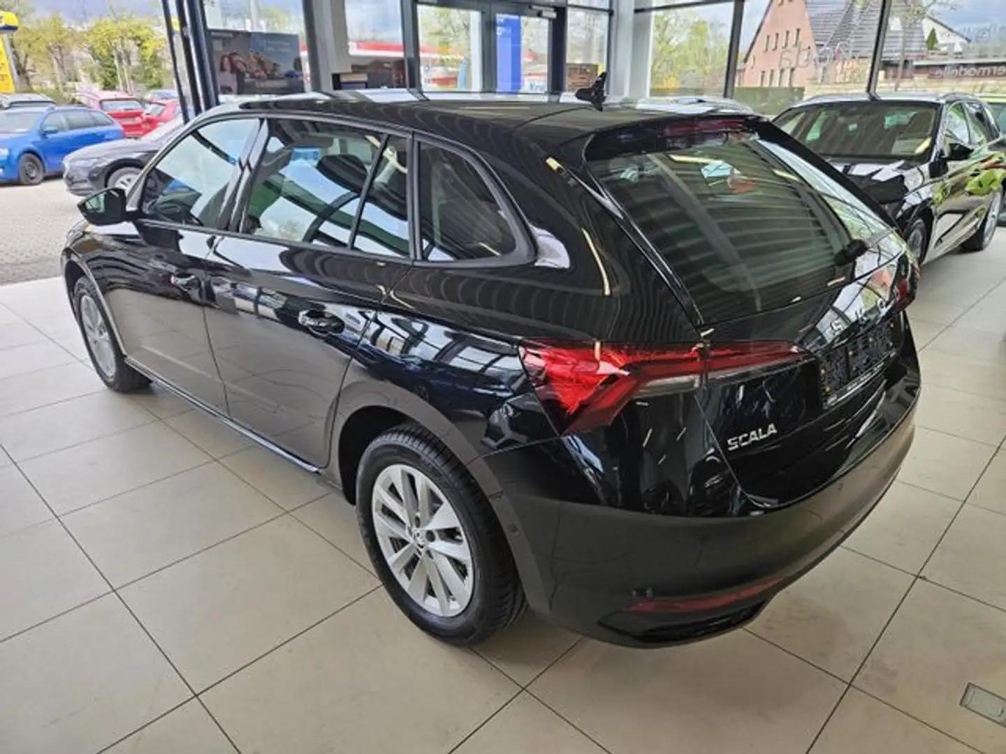 Skoda Scala 1.5 TSI DSG Selection AHK LED EHK Side Kam Noir - 2