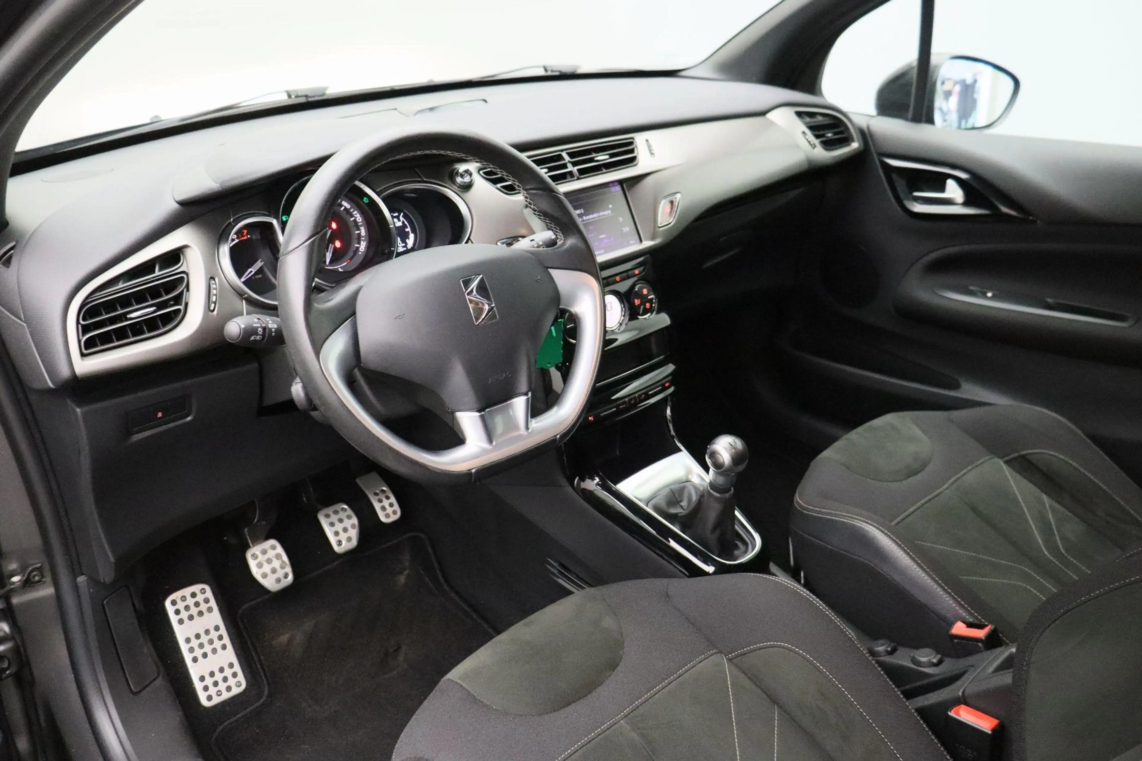 DS Automobiles DS 3 1.2 PureTech Business 2018 NAP | Carplay | Bluetoo — photo 12