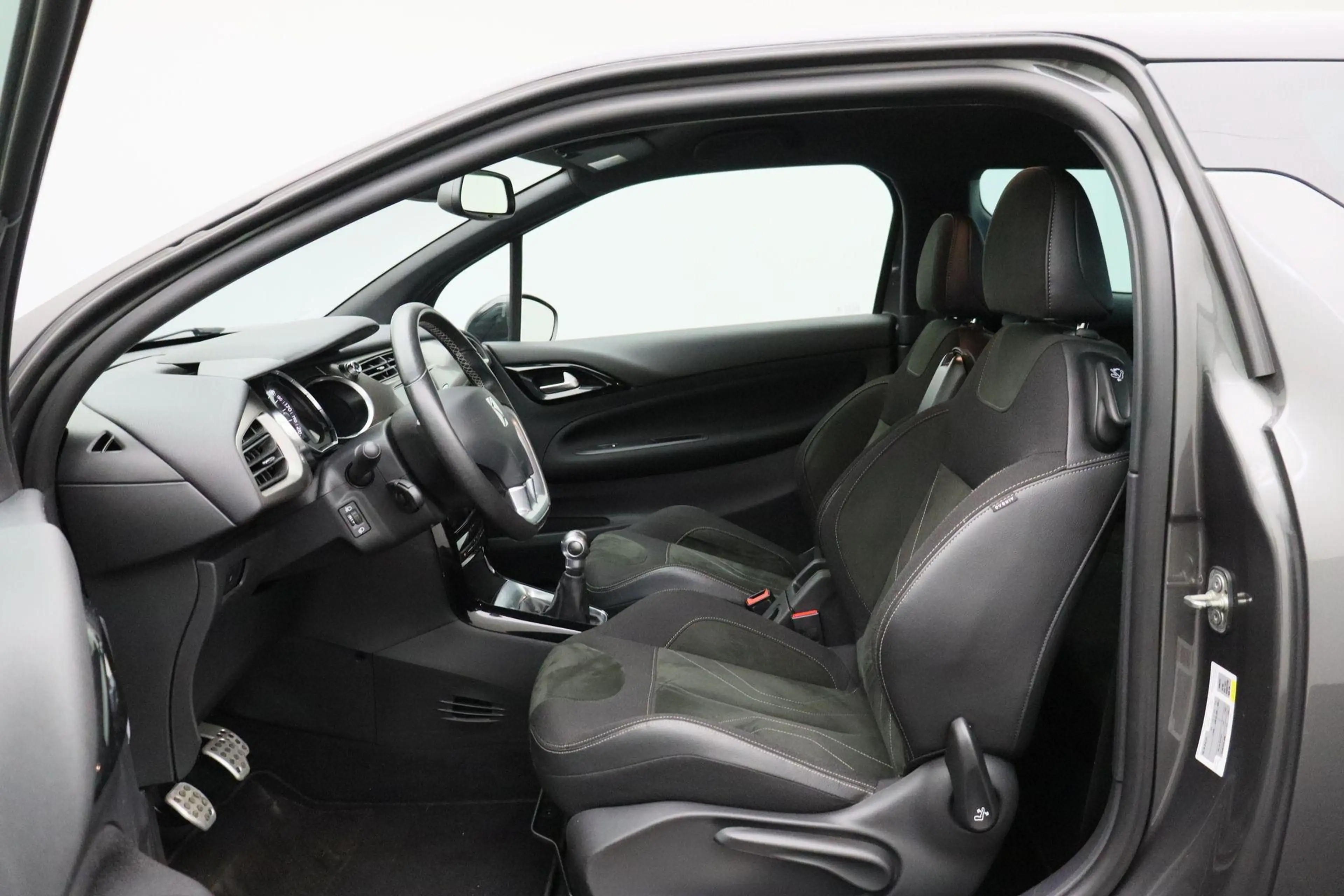 DS Automobiles DS 3 1.2 PureTech Business 2018 NAP | Carplay | Bluetoo — photo 9