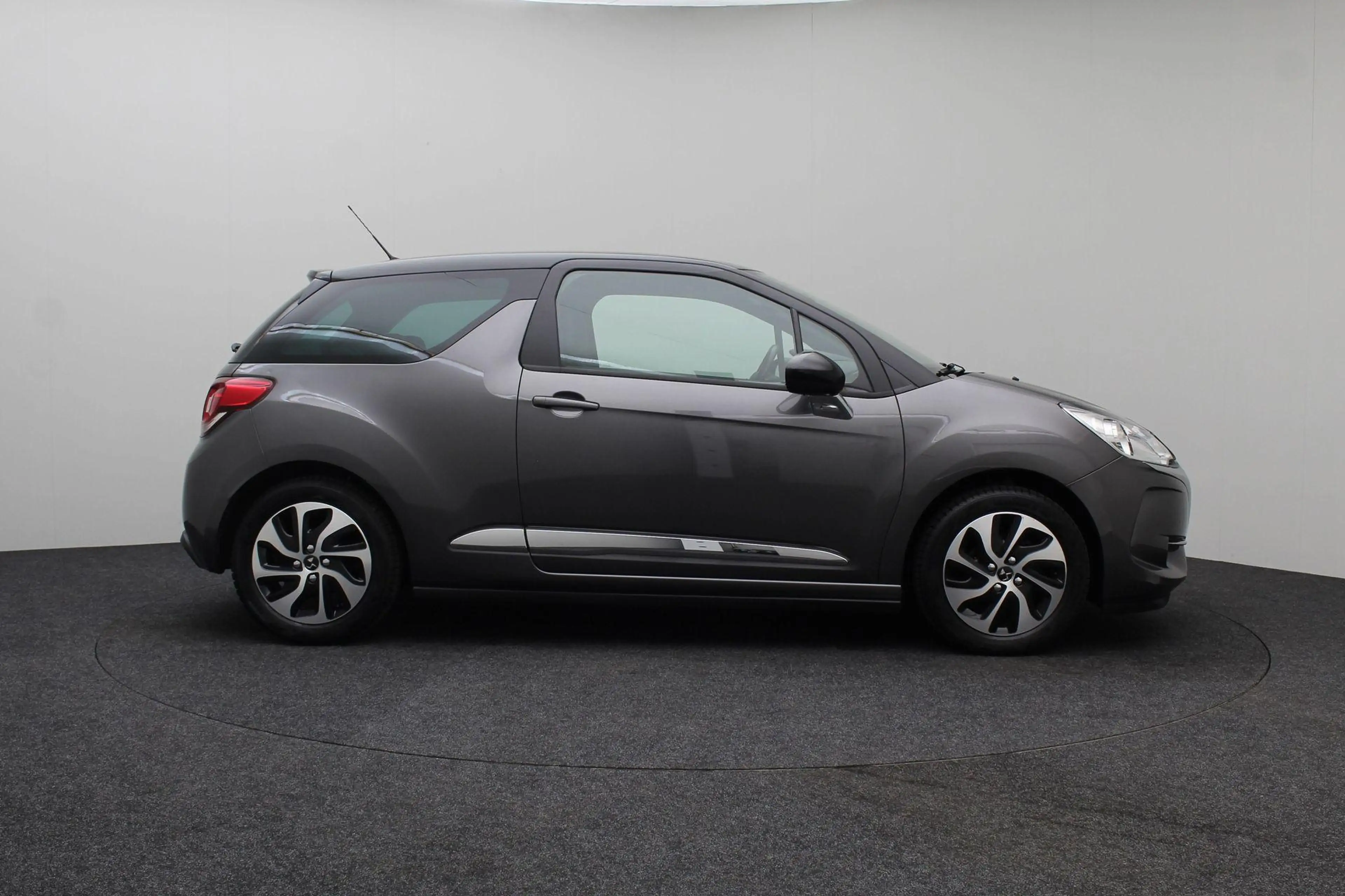 DS Automobiles DS 3 1.2 PureTech Business 2018 NAP | Carplay | Bluetoo — photo 18
