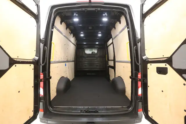 Volkswagen Crafter view 3