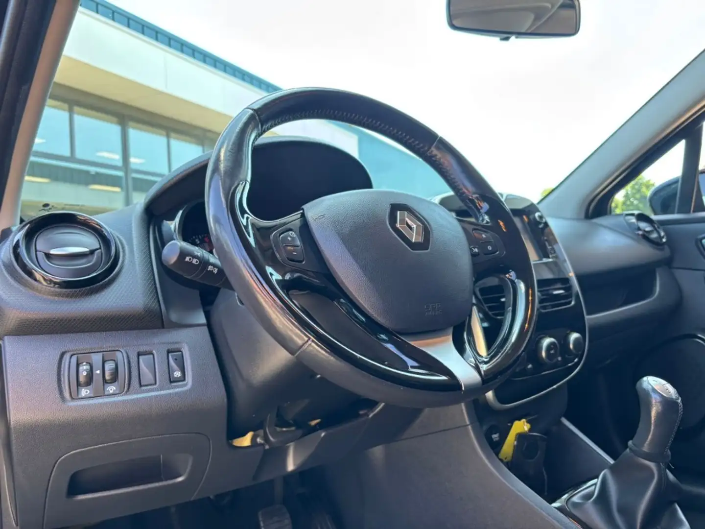 Renault Clio 0.9 TCE EXPRESSION AIRCO NAVI CRUISE LED. Zwart - 2