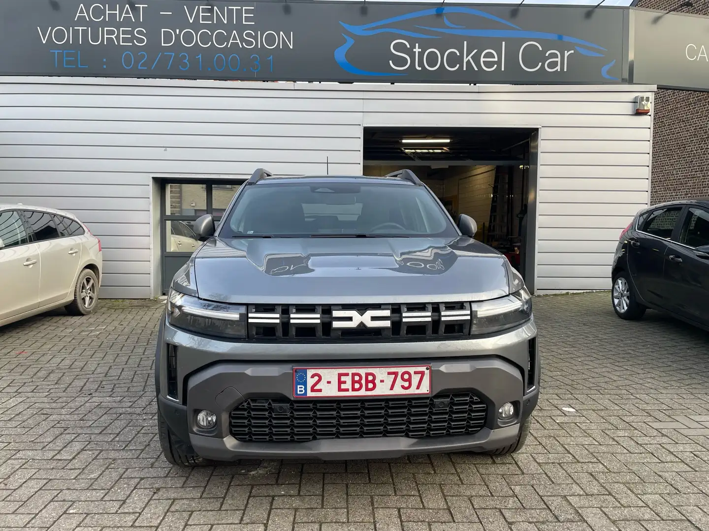 Dacia Duster JOURNEY+,140 HYBRID ,600 KM !!! NEUVE,FULL OPTIONS Šedá - 2