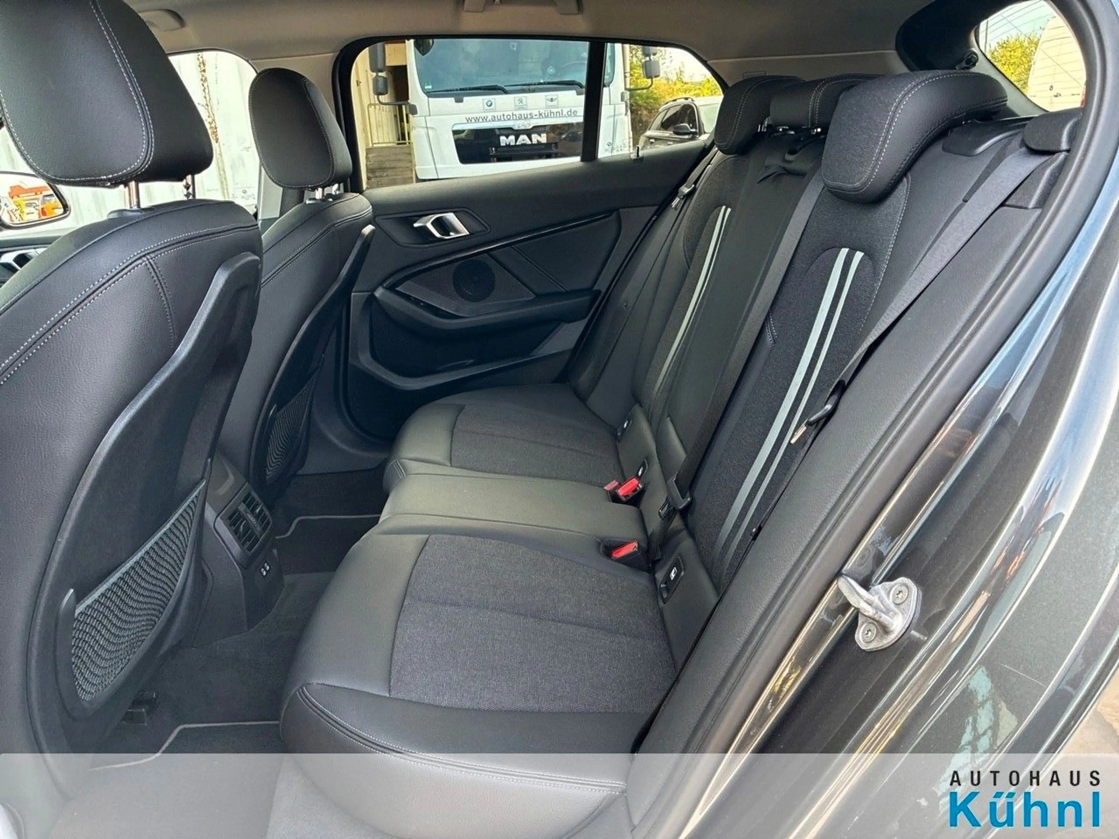 BMW 120 d xDrive Sport Line Aut./Pano/LED/Navi/Keyles — photo 12