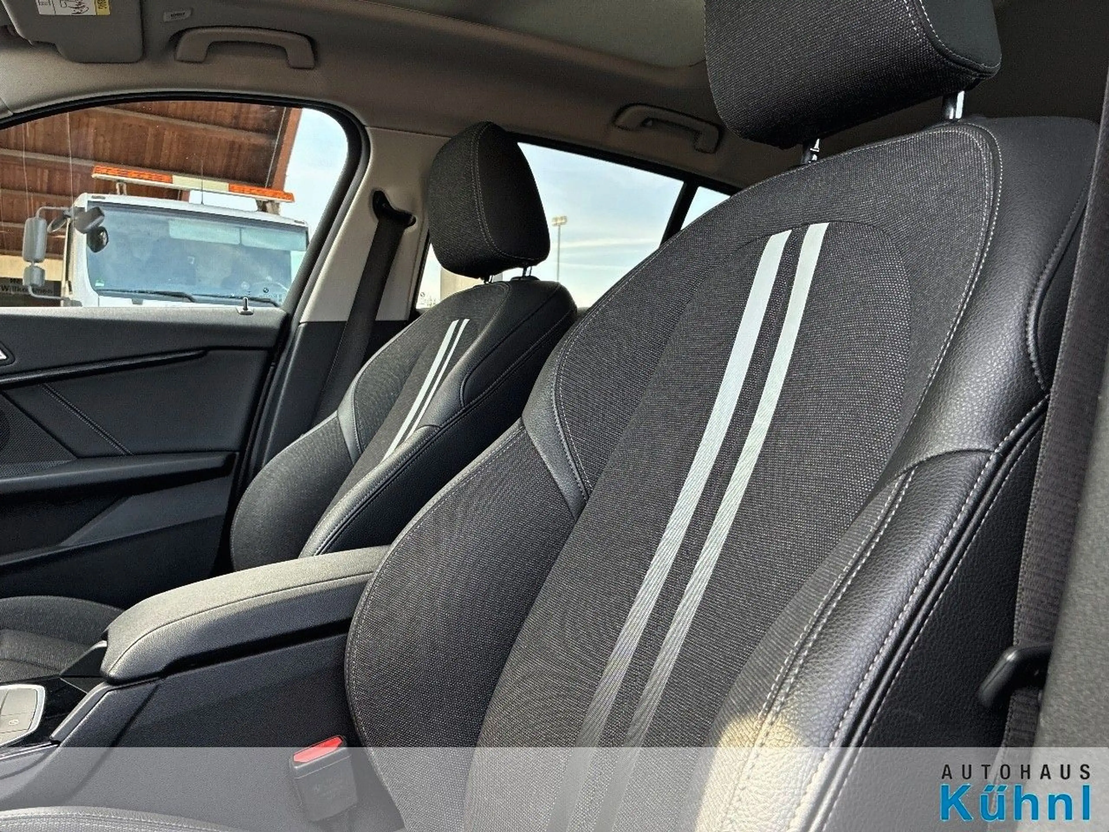 BMW 120 d xDrive Sport Line Aut./Pano/LED/Navi/Keyles — photo 11