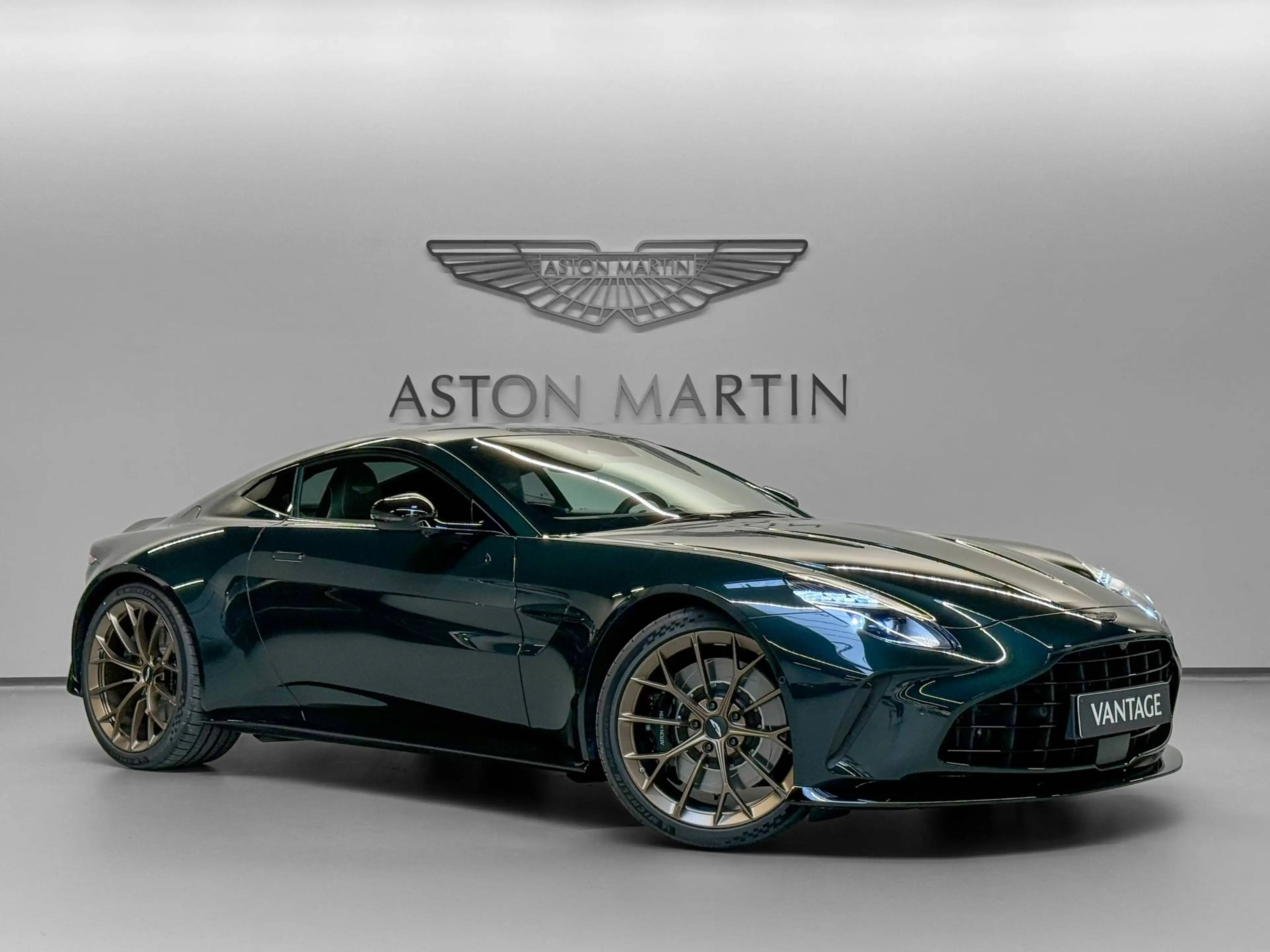 Aston Martin Vantage Coupe | MODELYEAR 2026