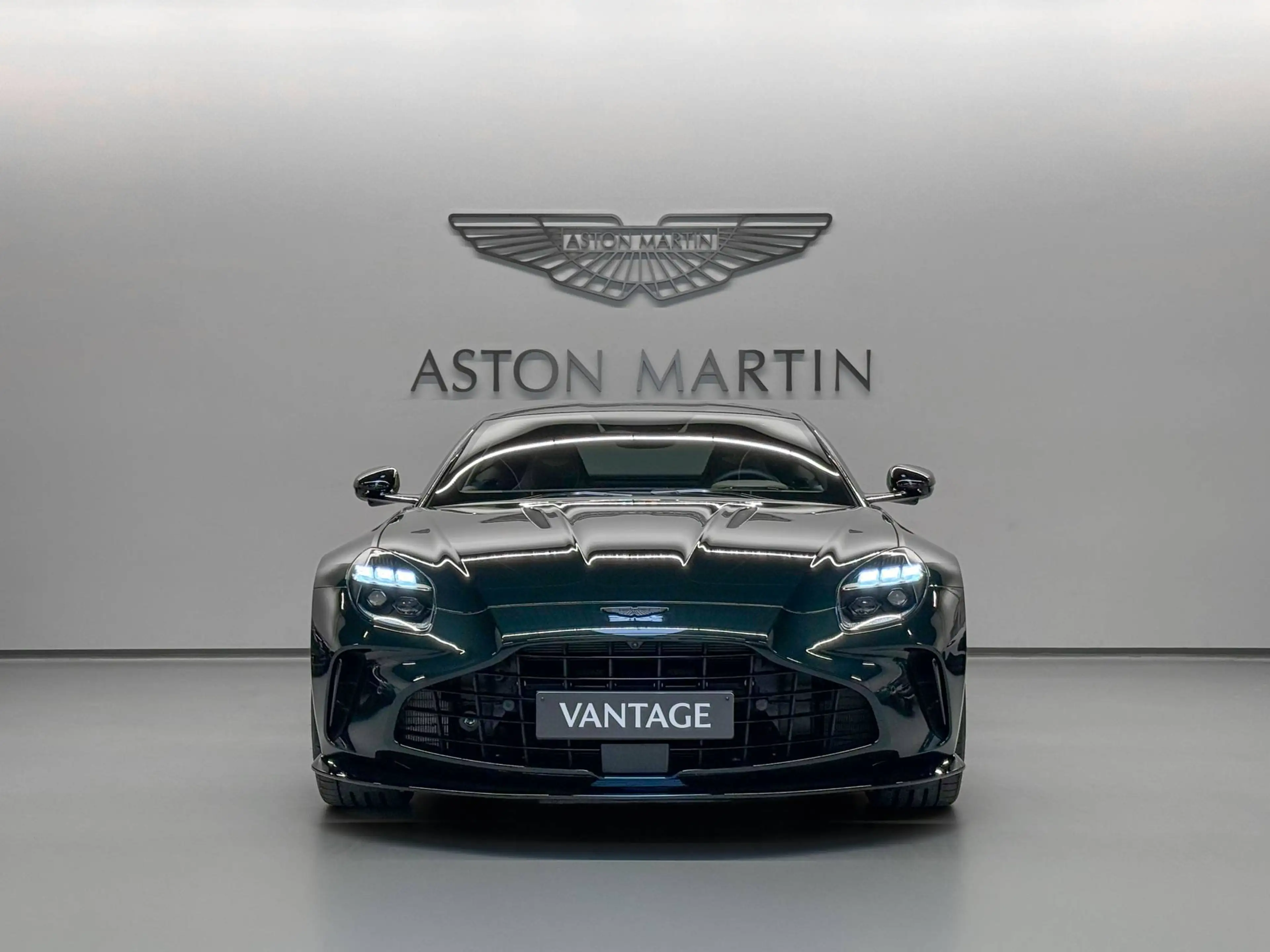 Aston Martin Vantage Coupe | MODELYEAR 2026 — photo 2