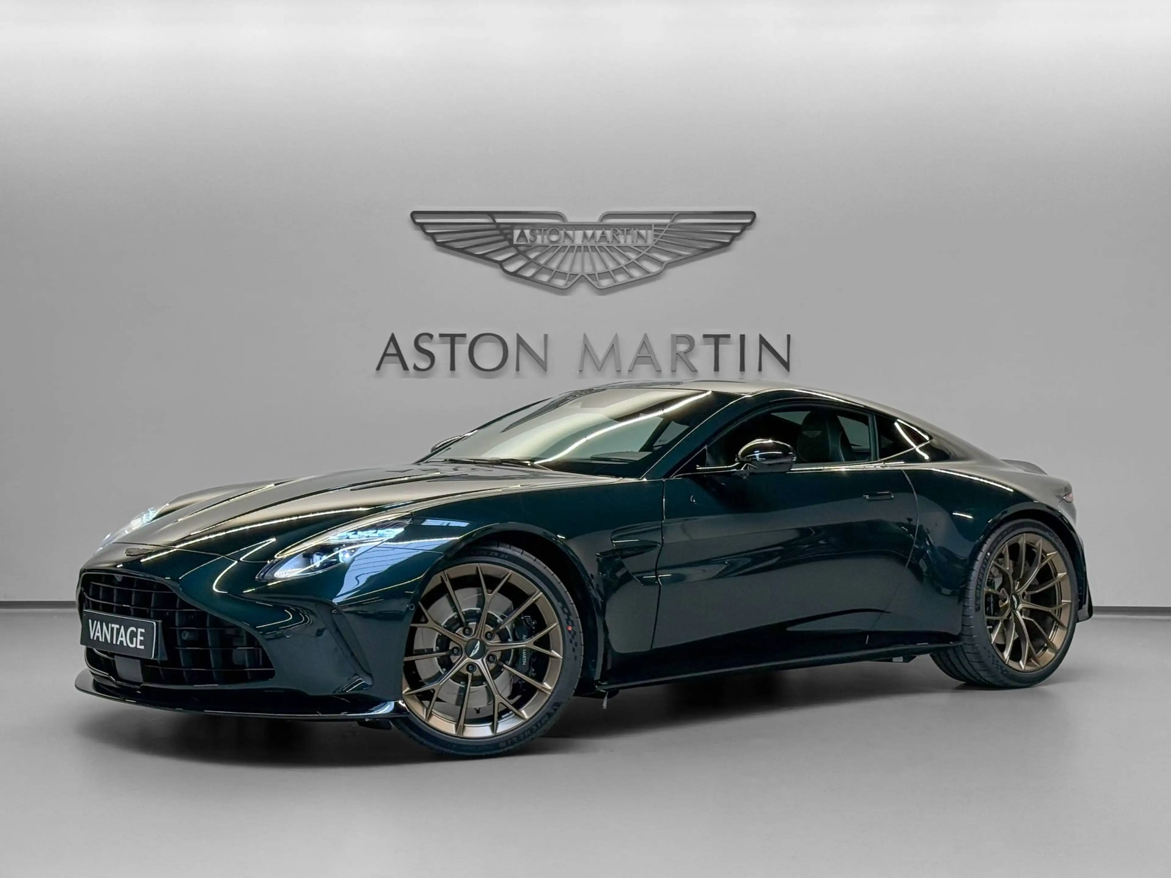 Aston Martin Vantage Coupe | MODELYEAR 2026 — photo 3
