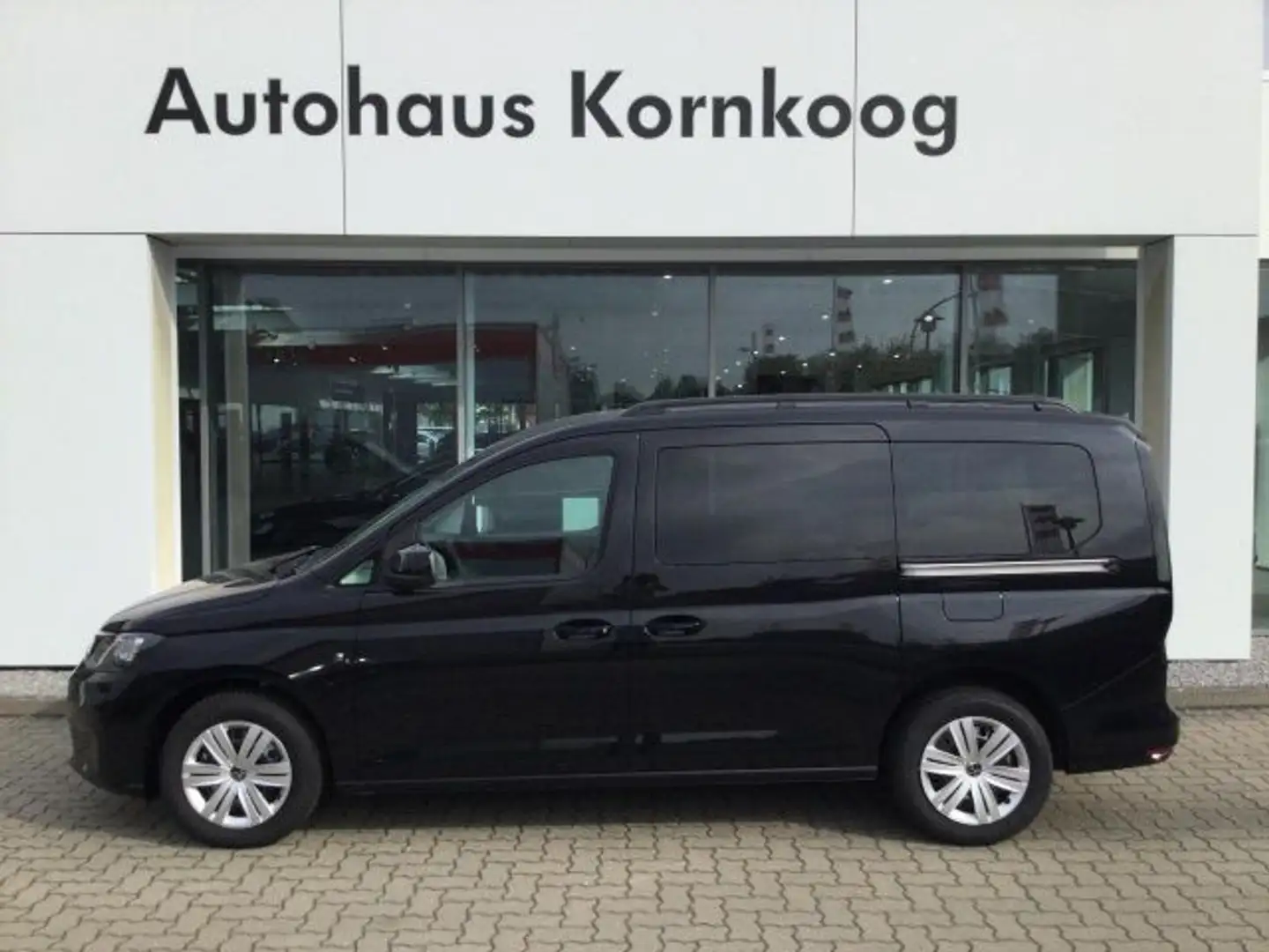 Volkswagen Caddy Maxi "Family" 1.5 TSI DSG 7-S. AHk Bluetooth Чёрный - 1