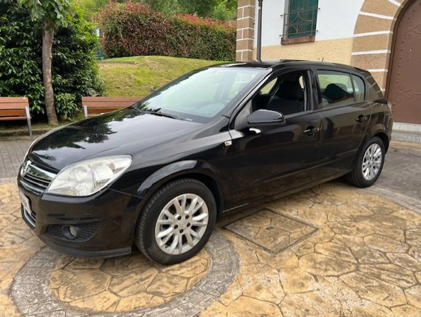 Opel Astra 1.7CDTI Enjoy Nero - 1