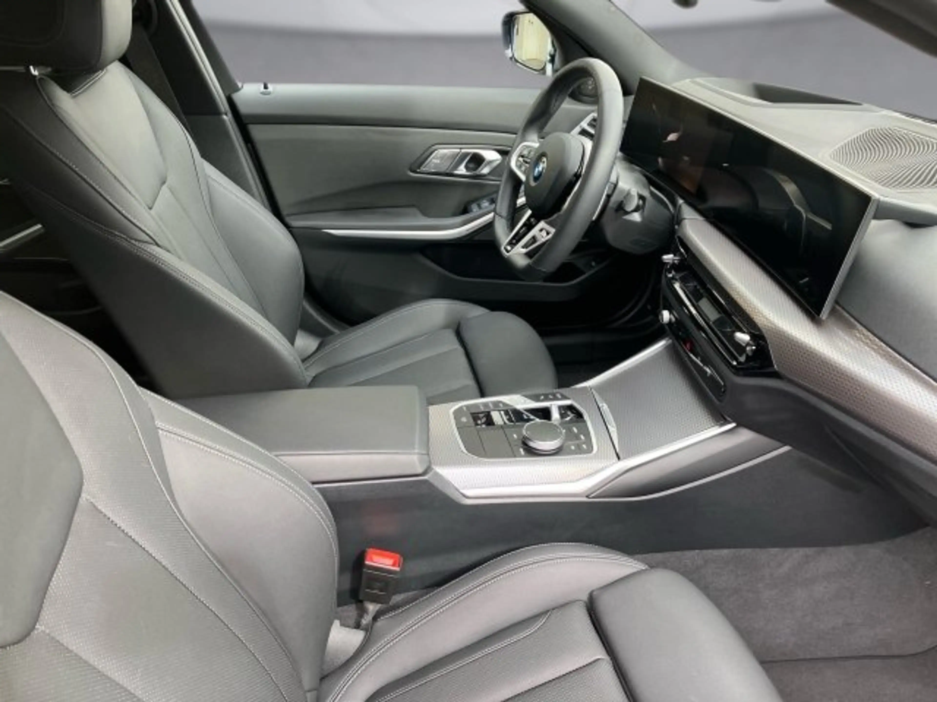 BMW 318 d Touring G21 B47 — photo 11