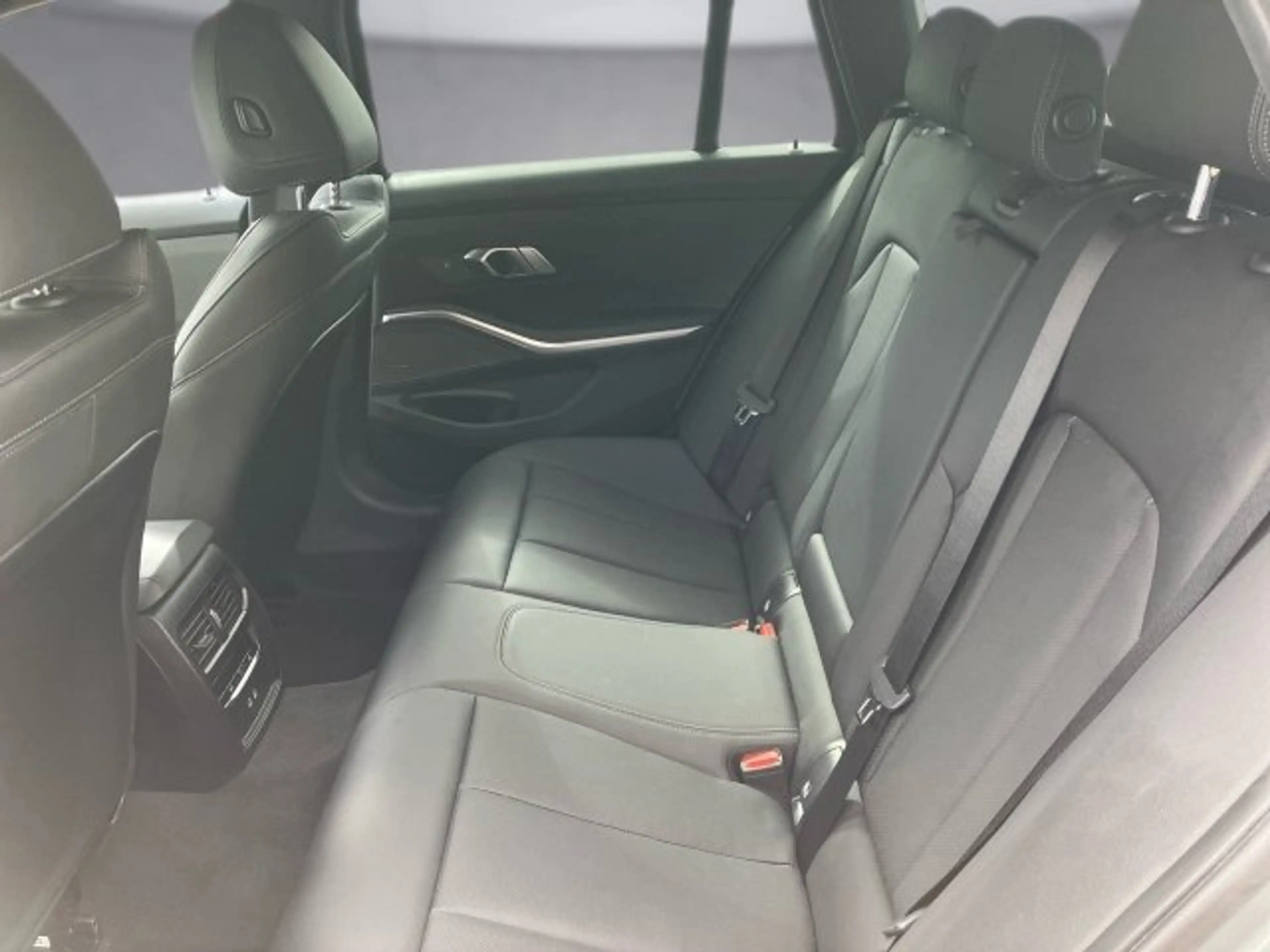 BMW 318 d Touring G21 B47 — photo 12