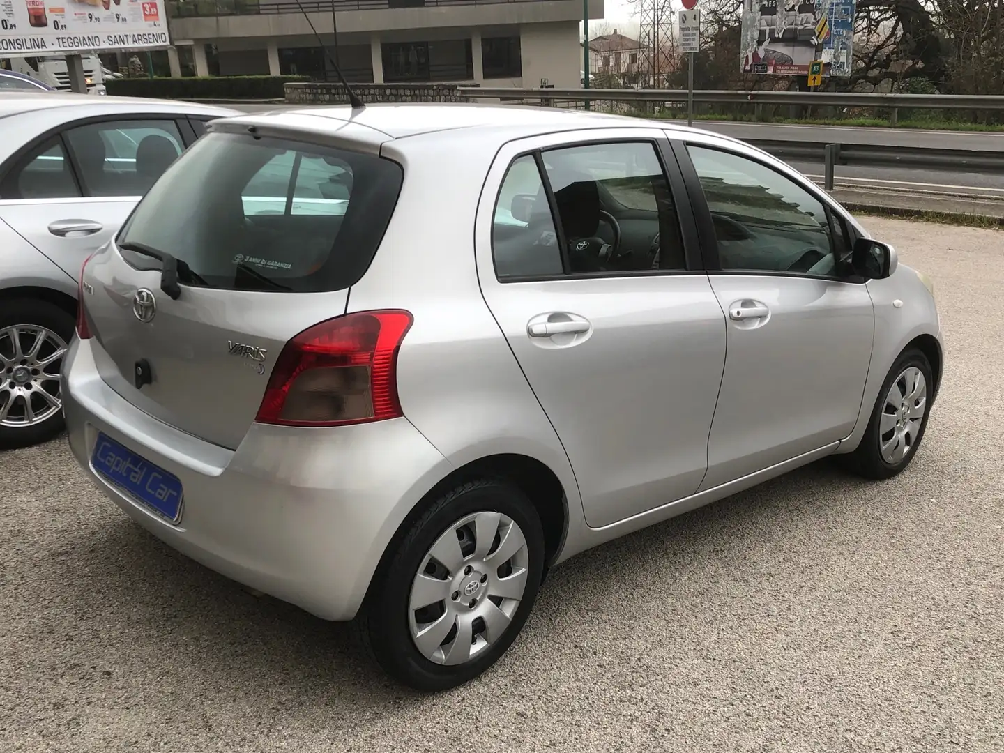 Toyota Yaris 5p 1.3 Sol c/CL Argento - 2