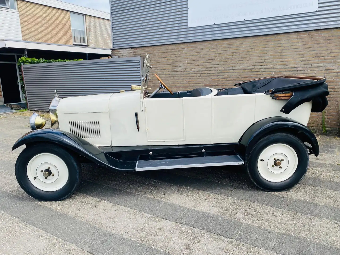 Oldtimer La Licorne V14W4 1926 Cabriolet Beige - 1