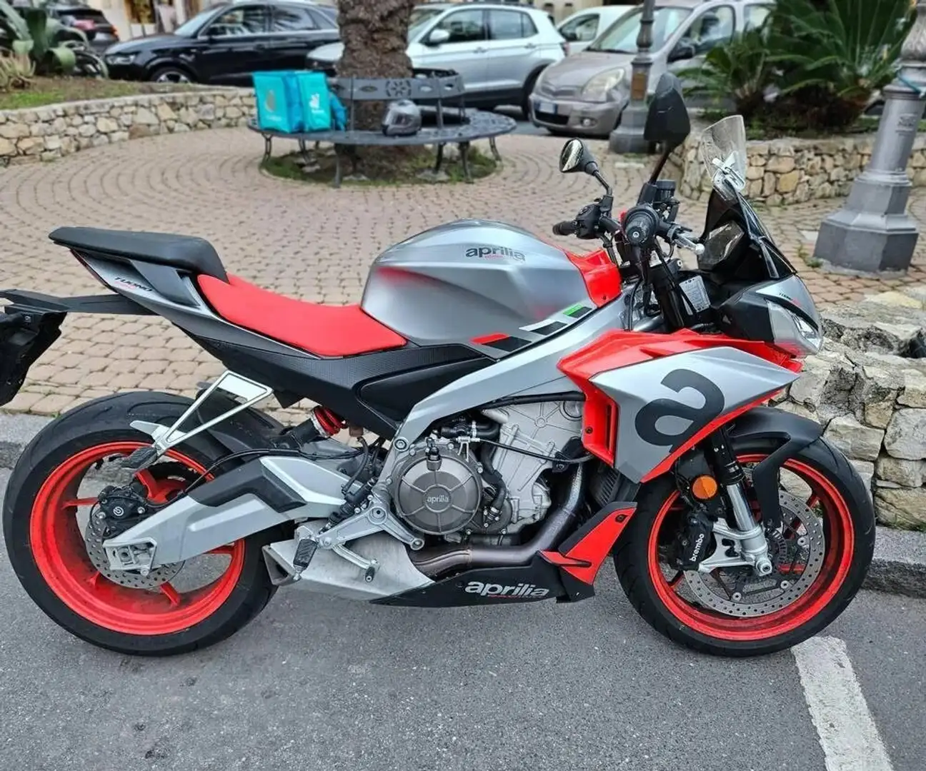 Aprilia Tuono Grigio - 1