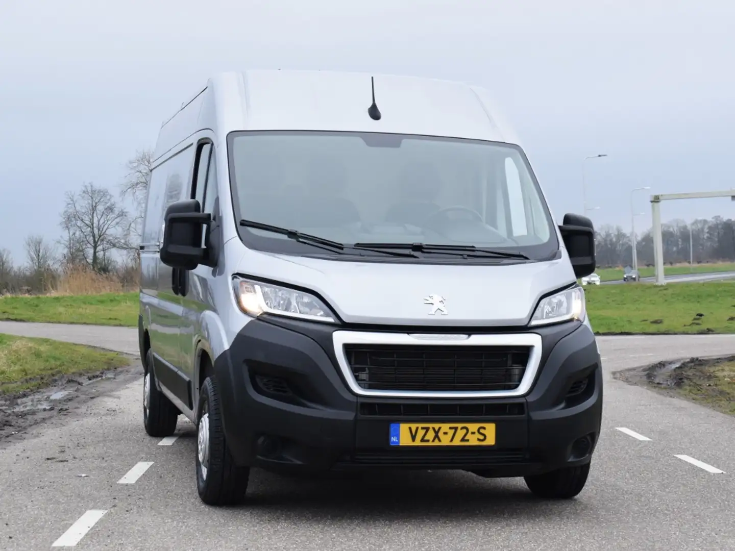 Peugeot Boxer 2.2 HDi (120 pk) L2H2 | Fabrieksgarantie • Nederla Grijs - 2