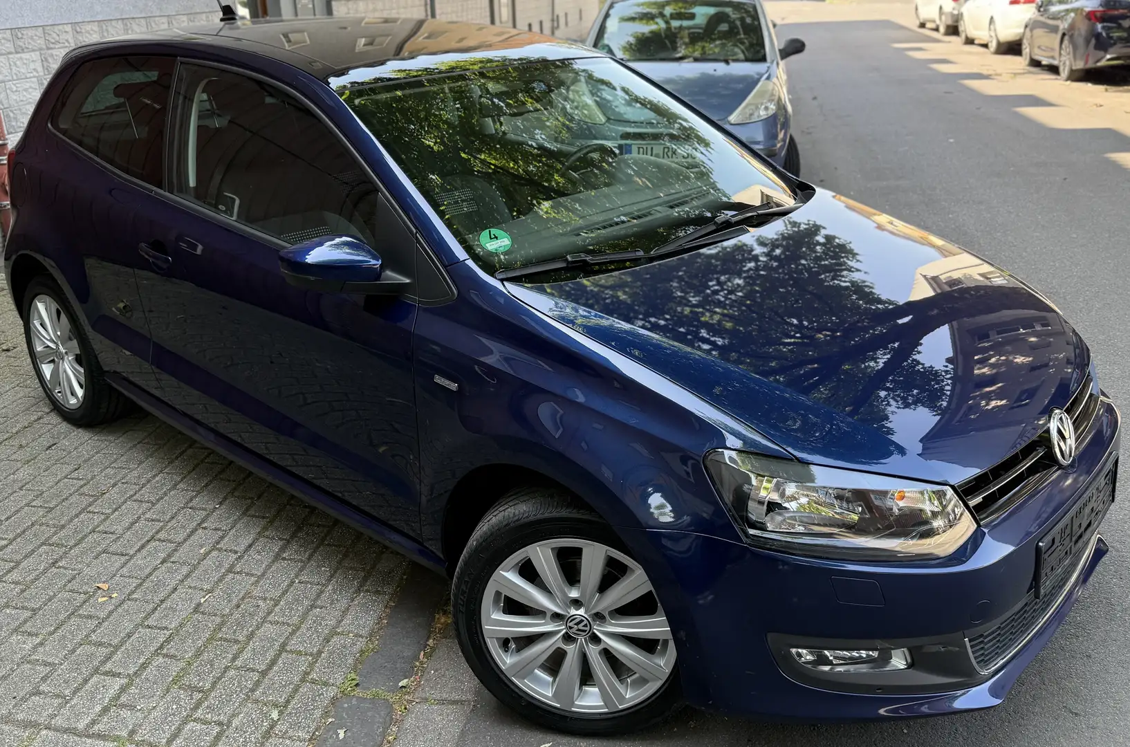 Volkswagen Polo Life 2.HD Klima Navi Panorama PDC Tüv Garantie Blauw - 2