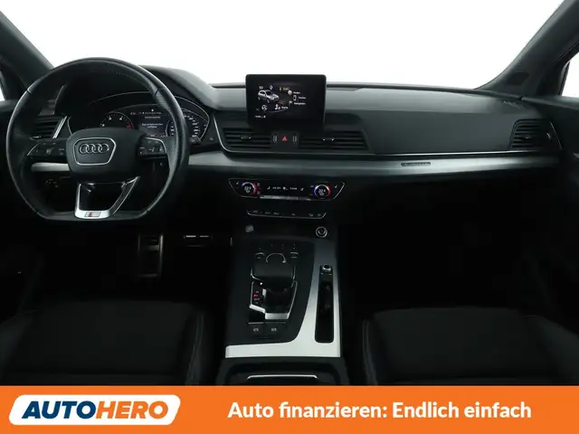 Audi Q5 view 12
