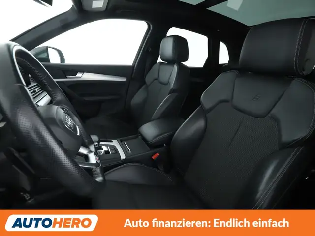Audi Q5 view 10
