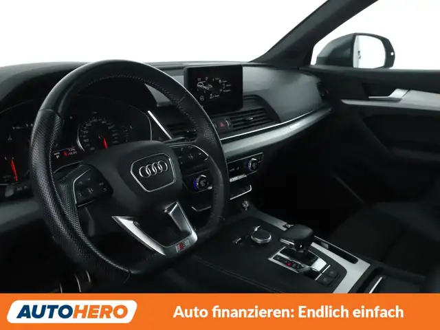 Audi Q5 view 11