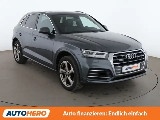 Audi Q5 view 8