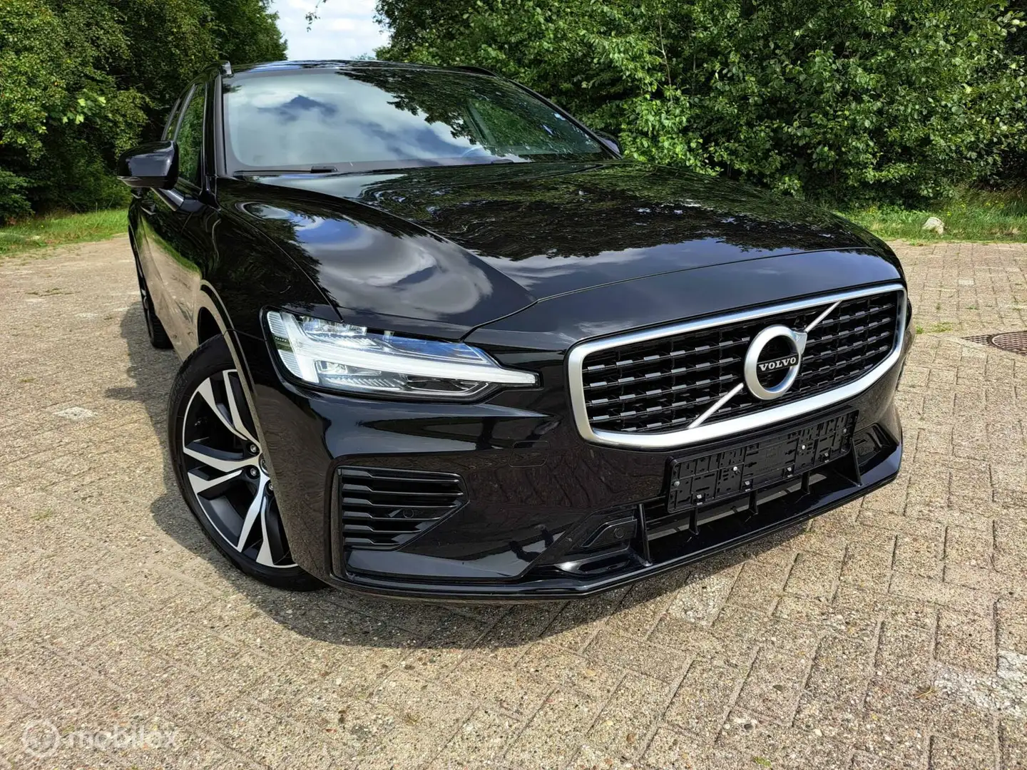 Volvo V60 2.0 T6 Twin Engine AWD R-Design|Pano|Trekhaak|Lede Schwarz - 2