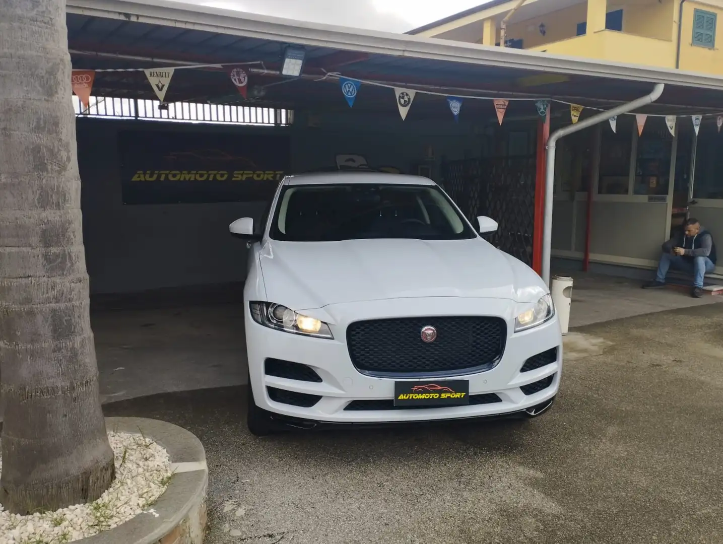 Jaguar F-Pace F-Pace 3.0d tdV6 300 Sport awd 300cv auto my20 Bianco - 1