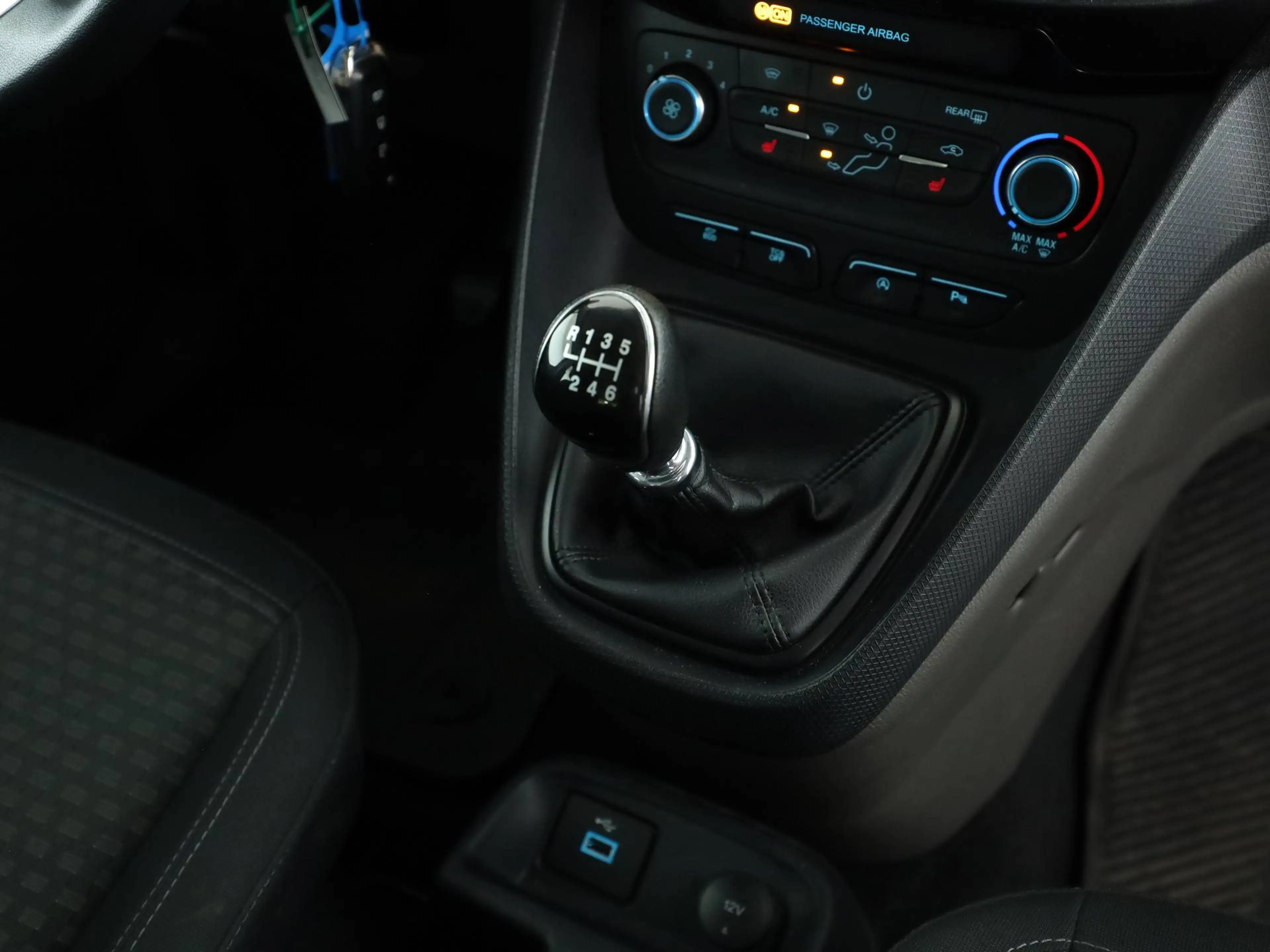 Ford Transit Connect Kombi Trend Tempomat Klimaanlage VKZE SPHA Totwinkel Asist — photo 16