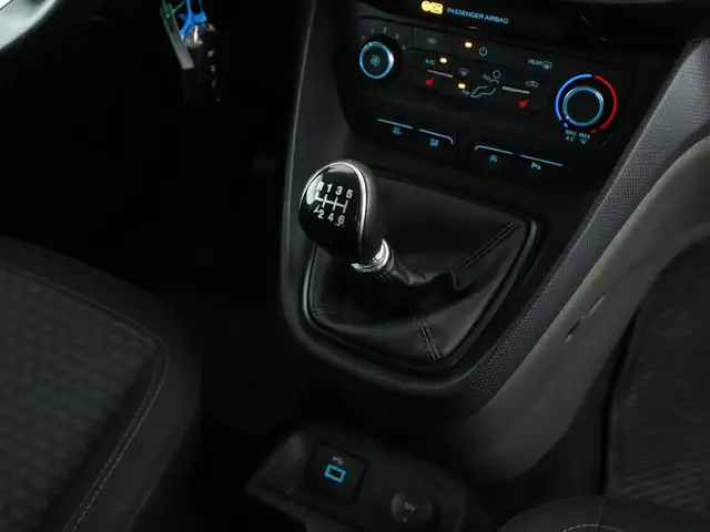 Ford Transit Connect view 16