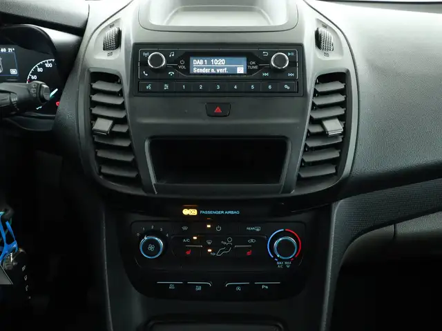 Ford Transit Connect view 14