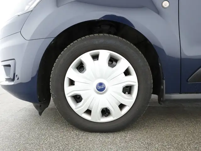 Ford Transit Connect view 9
