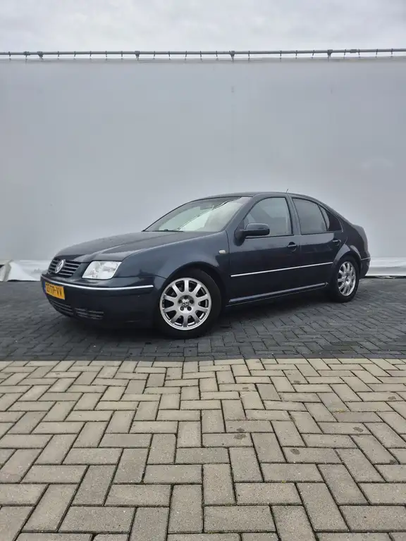 Volkswagen Bora 2007 из Европы — купить под ключ