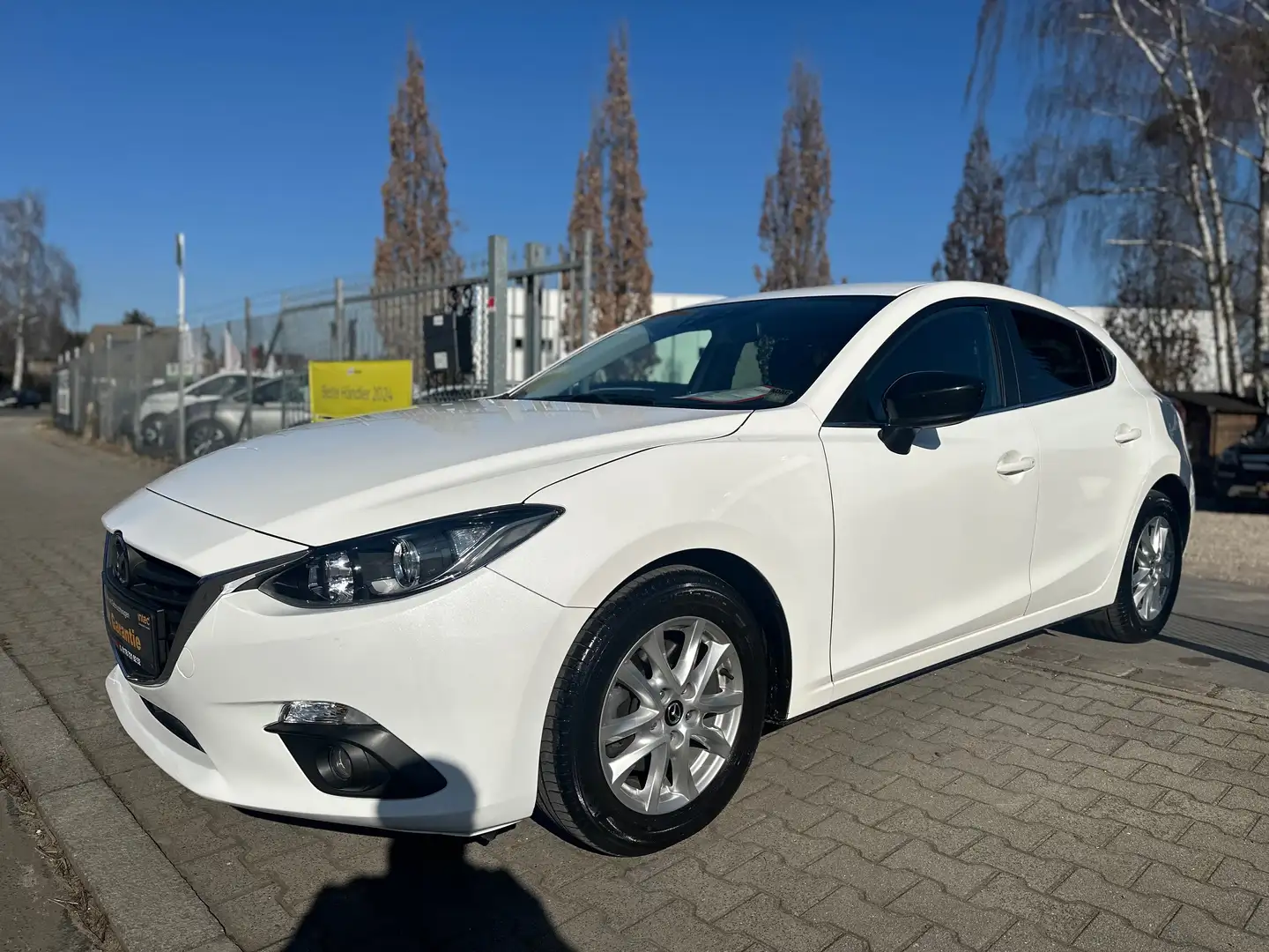 Mazda 3 Center-Line,40.TKM,6.GANG,1.BESITZ,KLIMAA,NAVI,TOP Weiß - 1