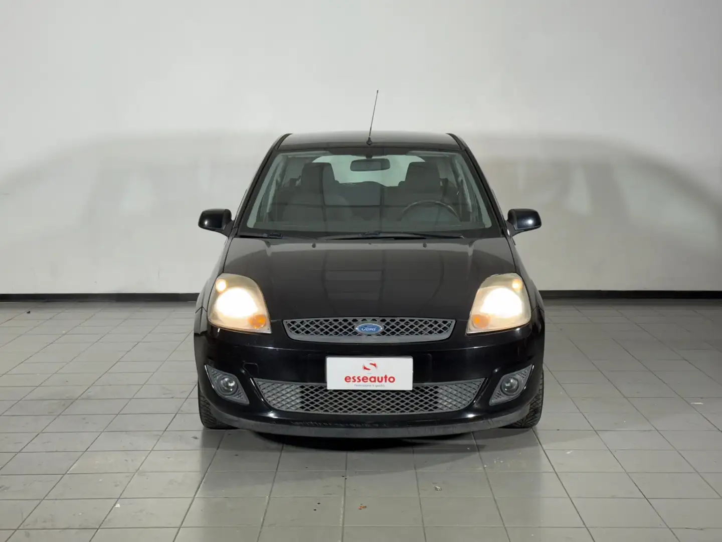 Ford Fiesta 1.4 TDCi 5p. Ghia Zwart - 2