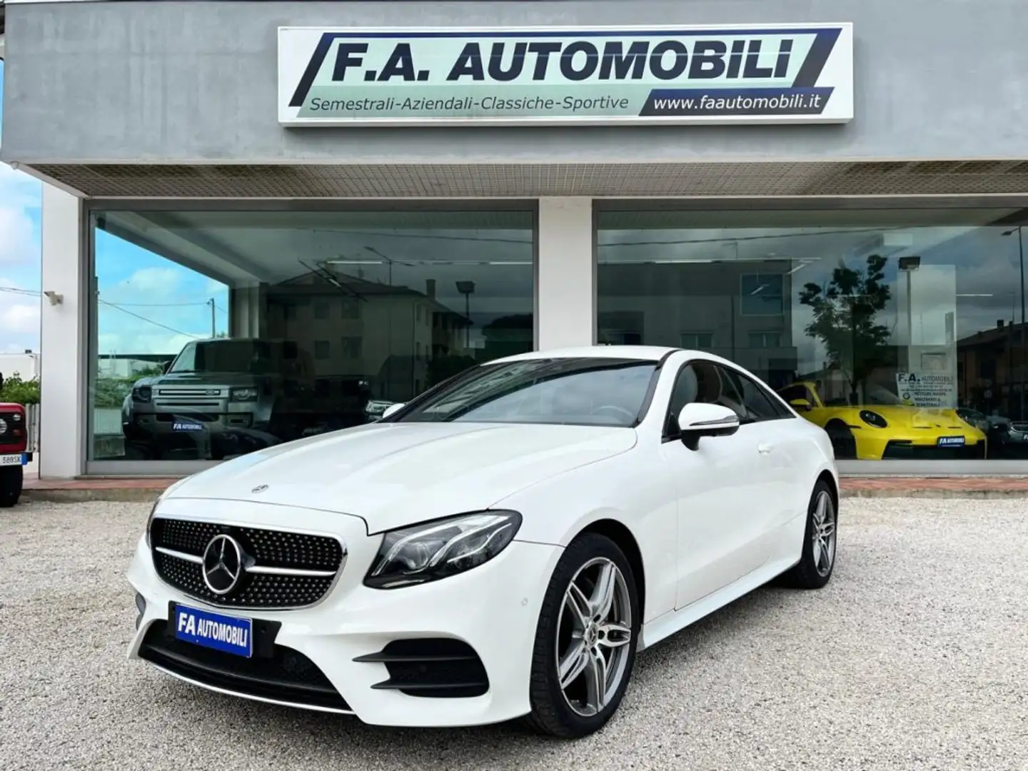 Mercedes-Benz E 220 d Coupè 4Matic Premium AMG Bianco - 1