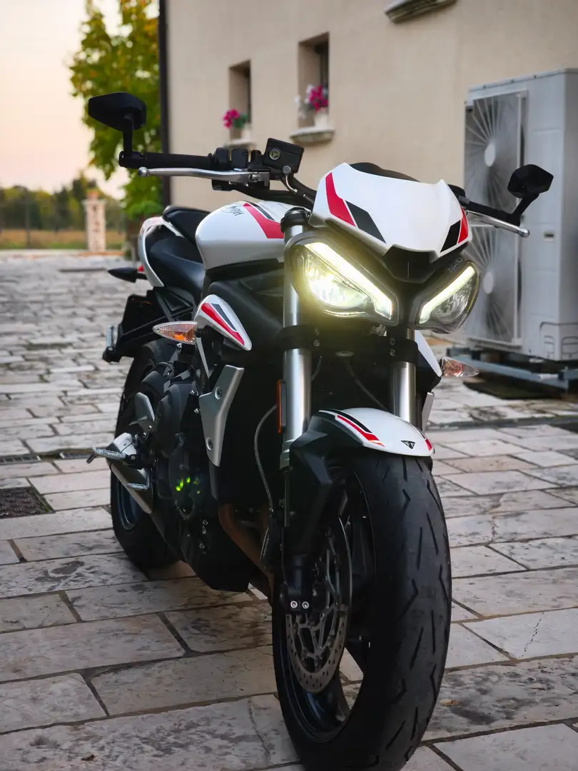 Triumph Street Triple S 660 35kw (A2) Blanc - 1