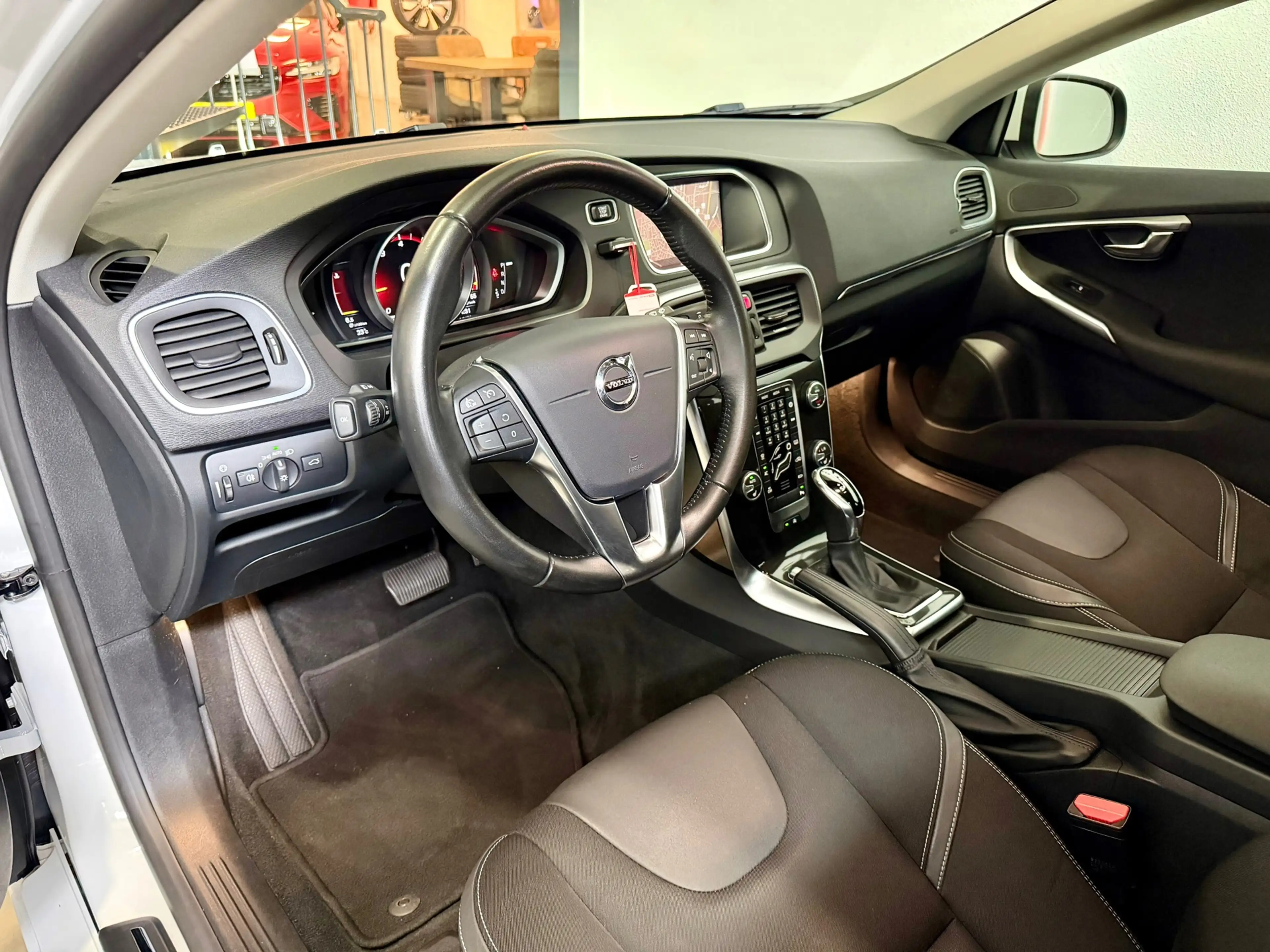 Volvo V40 1.5 T2 Polar+ — photo 10