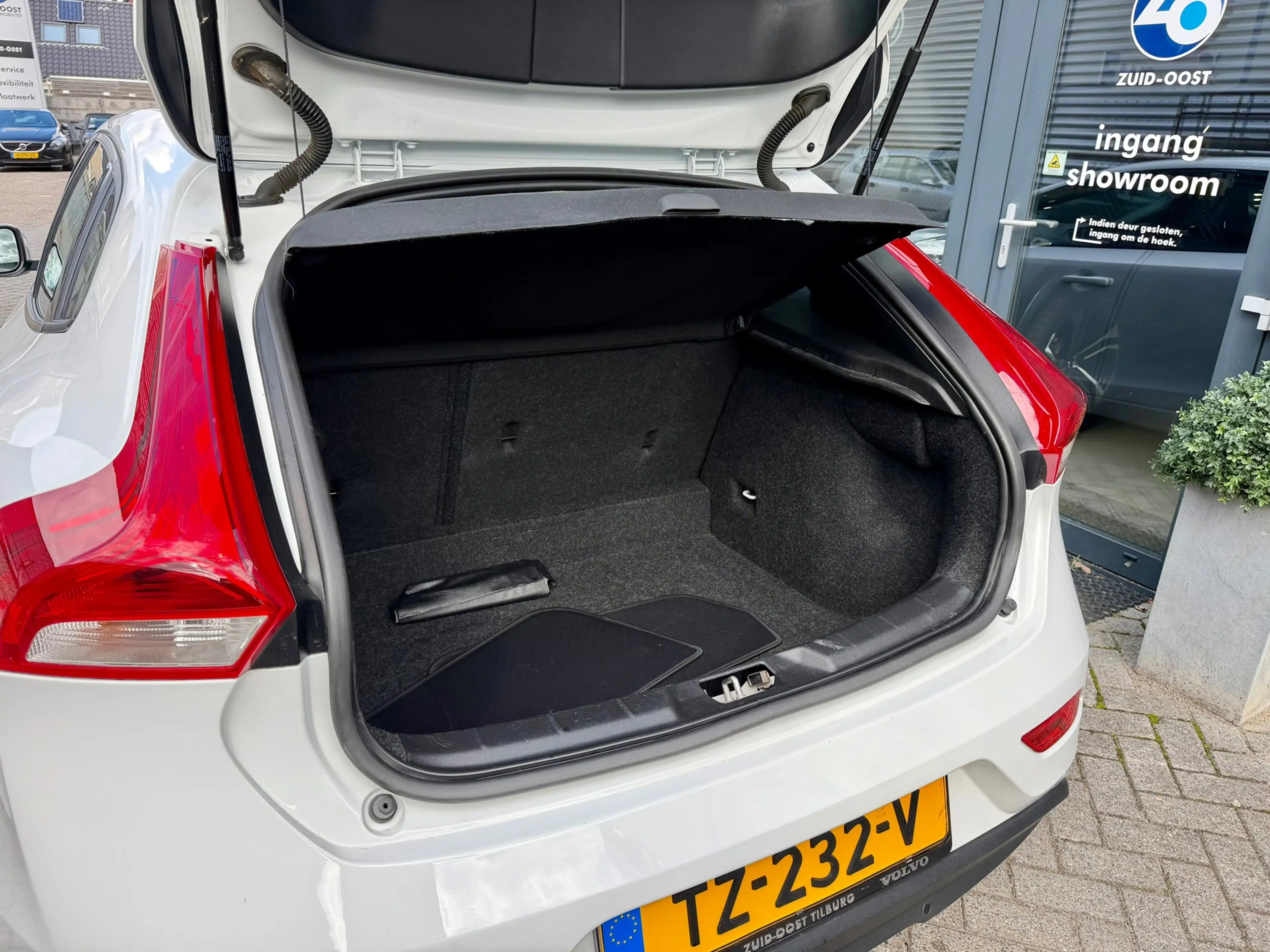 Volvo V40 1.5 T2 Polar+ — photo 8
