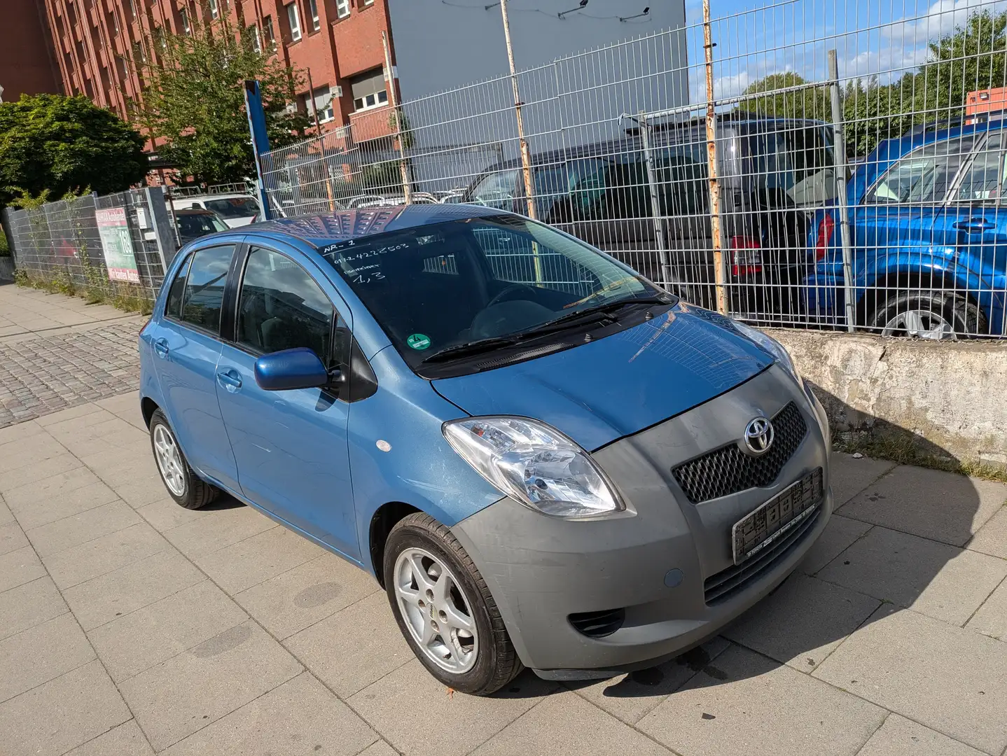 Toyota Yaris Sol Blauw - 1